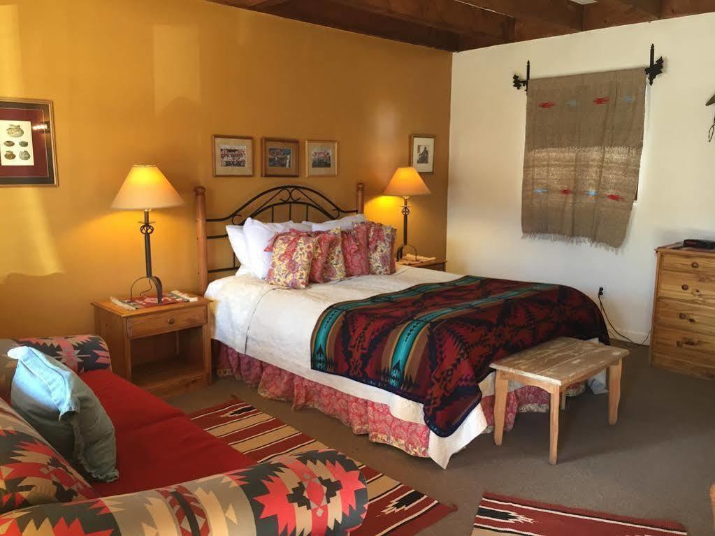 Inn On The Rio Taos Bagian luar foto